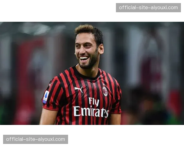 土耳其中场技术特点鲜明 恰尔汗奥卢定位球威胁成重要得分手段